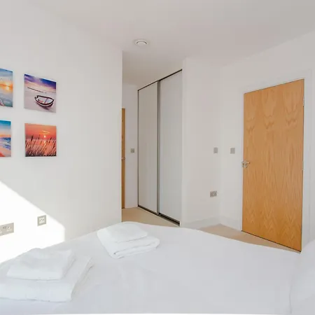 Brand New 2 Bedroom 2 Bath Flat At Brixton Station And O2 For Max 8 Guests Apartment London