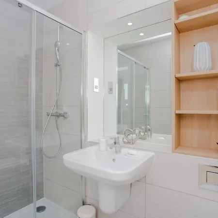 Brand New 2 Bedroom 2 Bath Flat At Brixton Station And O2 For Max 8 Guests Apartment *