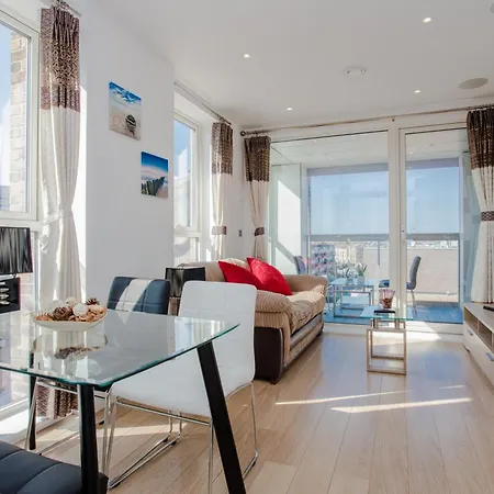 Apartment Brand New 2 Bedroom 2 Bath Flat At Brixton Station And O2 For Max 8 Guests London