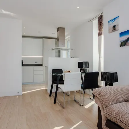 Apartment Brand New 2 Bedroom 2 Bath Flat At Brixton Station And O2 For Max 8 Guests
