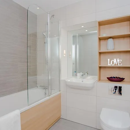 Brand New 2 Bedroom 2 Bath Flat At Brixton Station And O2 For Max 8 Guests Apartment London