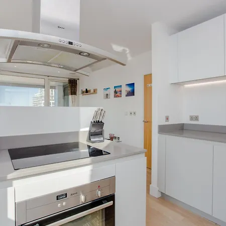Apartment Brand New 2 Bedroom 2 Bath Flat At Brixton Station And O2 For Max 8 Guests London