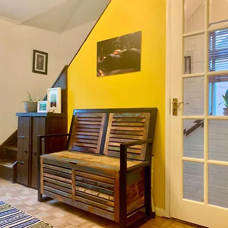 London Bedroom In Secure Leafy Area Woodford