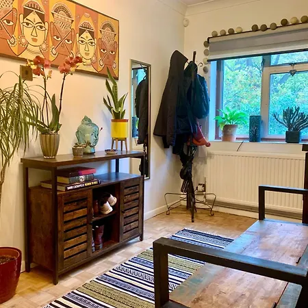 London Bedroom In Secure Leafy Area * Woodford
