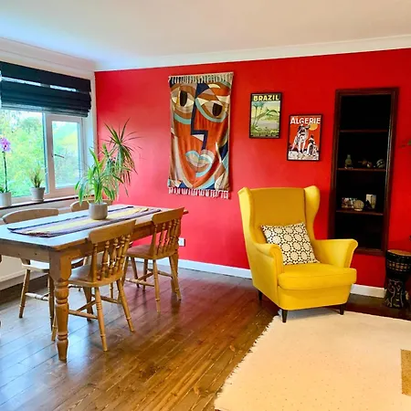 London Bedroom In Secure Leafy Area Homestay *