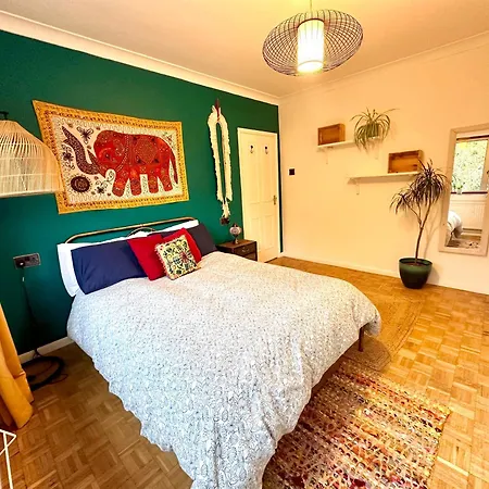 London Bedroom In Secure Leafy Area * Woodford