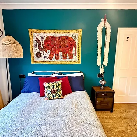 Homestay London Bedroom In Secure Leafy Area Woodford