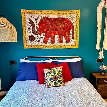 London Bedroom In Secure Leafy Area Homestay Woodford