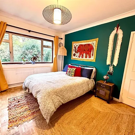 London Bedroom In Secure Leafy Area