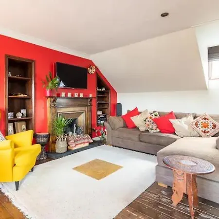 Homestay London Bedroom In Secure Leafy Area Woodford