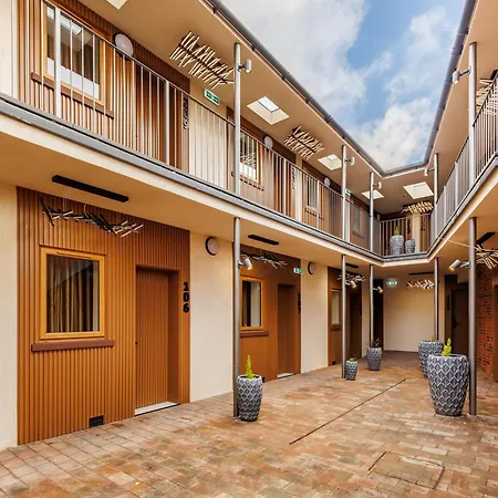 ホテル Rosemay Near London Heathrow Airport 4*