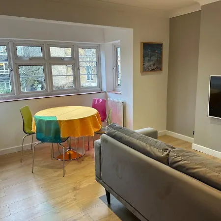 Apartment Newly Refurbished Two Bedrooms Flat