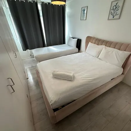 Apartment Queensway 2 Bedroom Flat *
