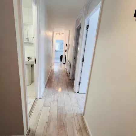 Queensway 2 Bedroom Flat