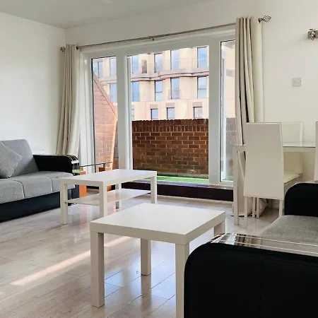 Apartment Queensway 2 Bedroom Flat *