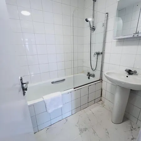 Queensway 2 Bedroom Flat London