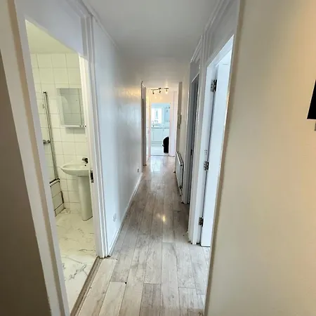 Queensway 2 Bedroom Flat
