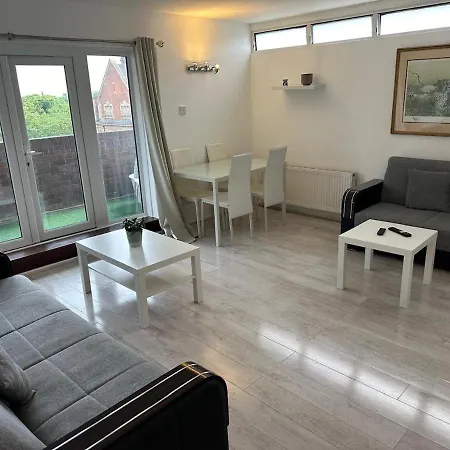 Queensway 2 Bedroom Flat