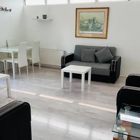 Apartment Queensway 2 Bedroom Flat *