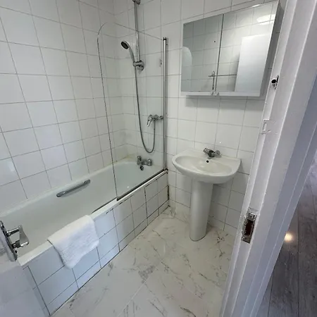 Queensway 2 Bedroom Flat Apartment