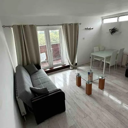 Apartment Queensway 2 Bedroom Flat London