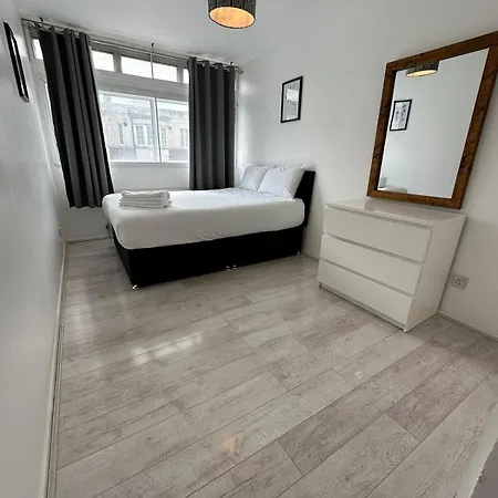 Queensway 2 Bedroom Flat *