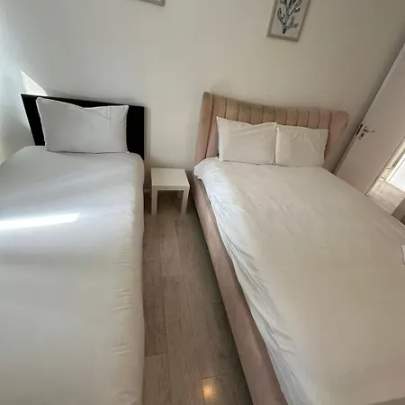 Queensway 2 Bedroom Flat London
