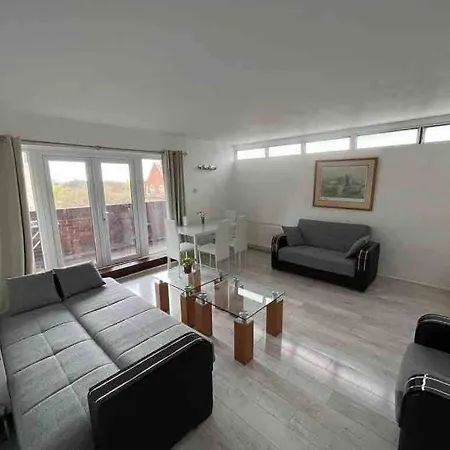 Apartment Queensway 2 Bedroom Flat