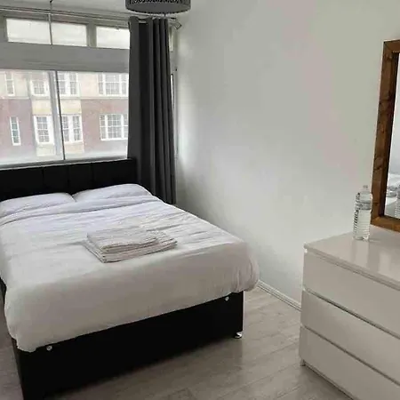 Queensway 2 Bedroom Flat London