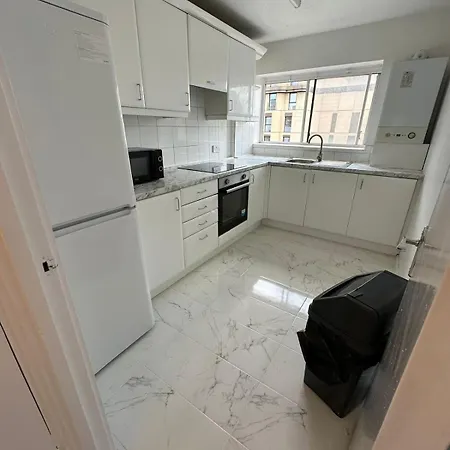 Queensway 2 Bedroom Flat