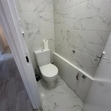 Queensway 2 Bedroom Flat Apartment