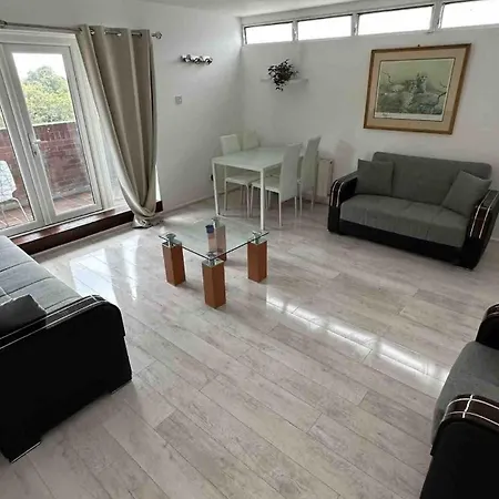 Apartment Queensway 2 Bedroom Flat London