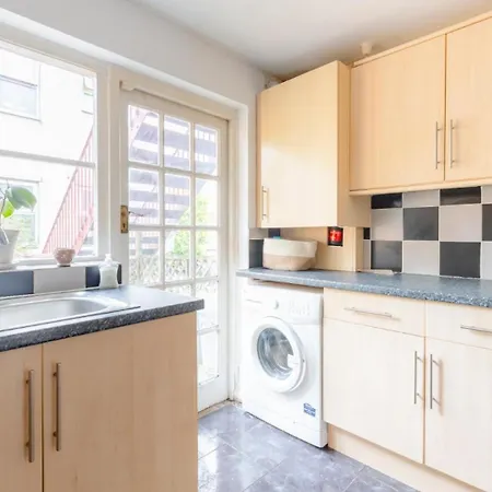 Redesigned 1bd Victorian Coach House Dalston Apartmán *