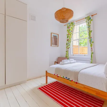 Redesigned 1bd Victorian Coach House Dalston Apartmán Londýn