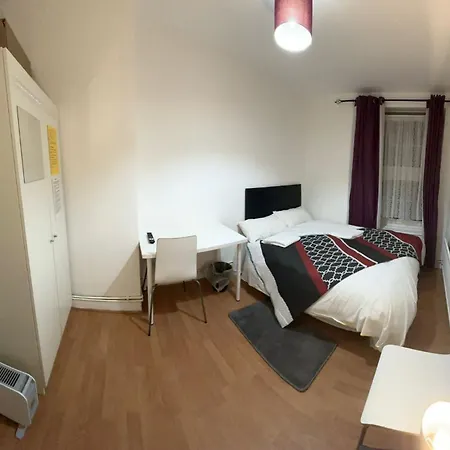 Beautiful Private Double In A Shared 3-bedroom Minutes Walk From Bethnal