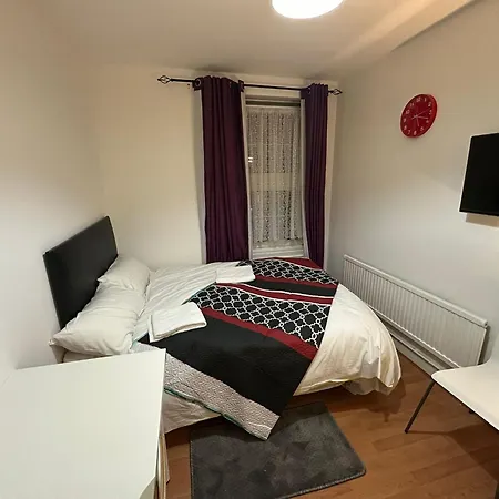 Apartment Beautiful Private Double In A Shared 3-bedroom Minutes Walk From Bethnal *