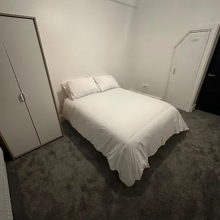 2 Bedroom Flat By Bridge & The Shard Лондон