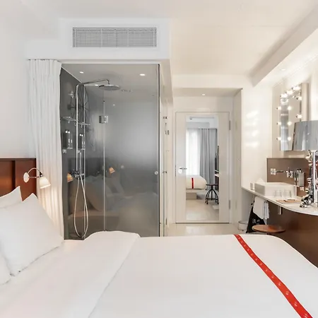 Ruby Lucy Hotel
