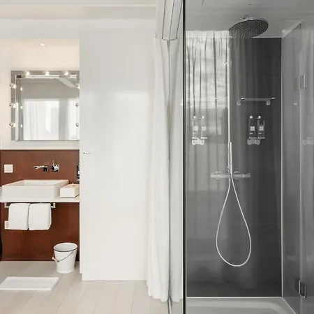 Ruby Lucy Hotel 4*