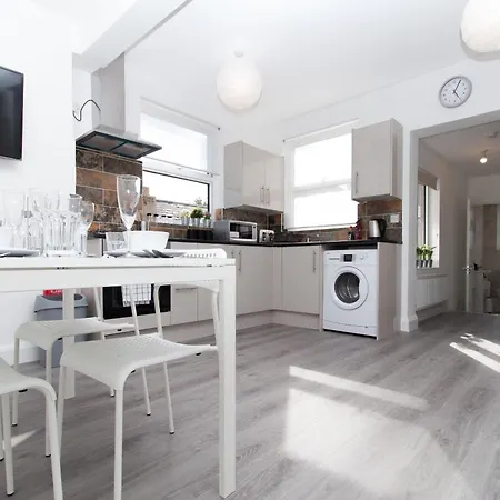 Holiday home Sav - 4 Bed Town House, Harrow