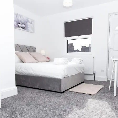 Sav - 4 Bed Town House, *
