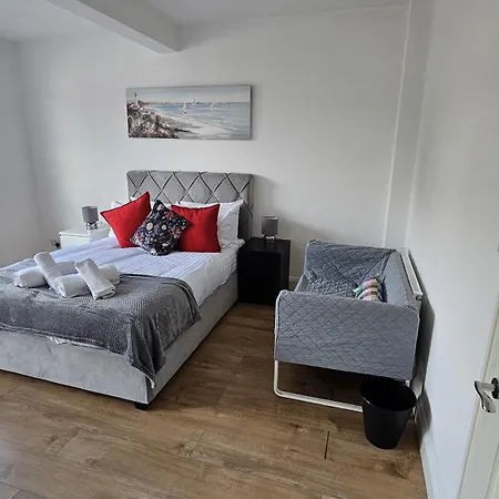 Holiday home Sav - 4 Bed Town House, Harrow