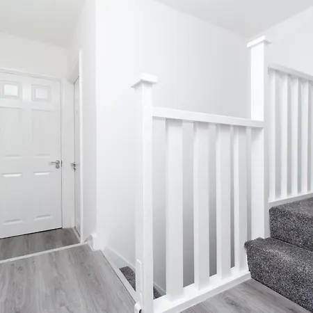 Sav - 4 Bed Town House, *