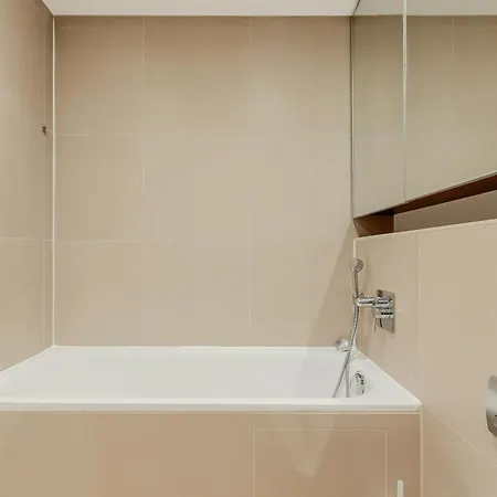 Family 1 Bdr Apt, Panoramic Views, Minute To Tube Apartman London