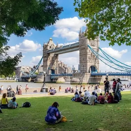 Contemporary 1-bedroom Near Tower Bridge & Bridge -ideal For Extended