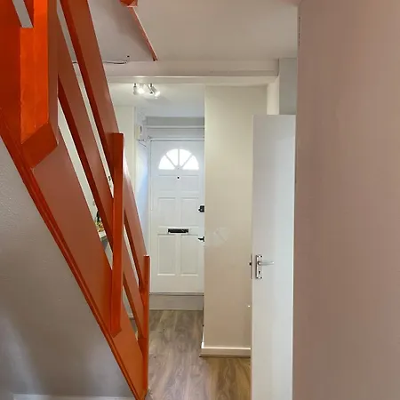 Colourful 4 Bedroom - Mile End - Central, Hammersmith & And District Lines *