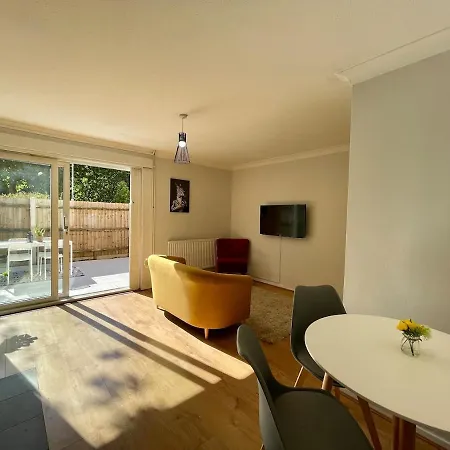 Holiday home Colourful 4 Bedroom - Mile End - Central, Hammersmith & And District Lines