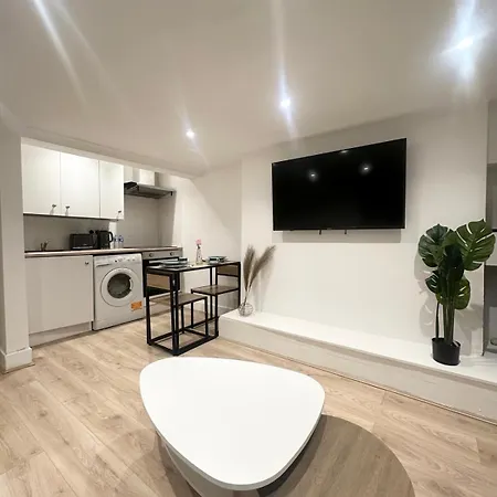 Cosy 1 Bedroom Flat In Apartment London