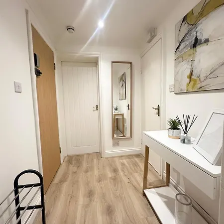 Cosy 1 Bedroom Flat In *