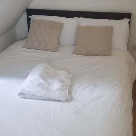 Archway Court Homestay *